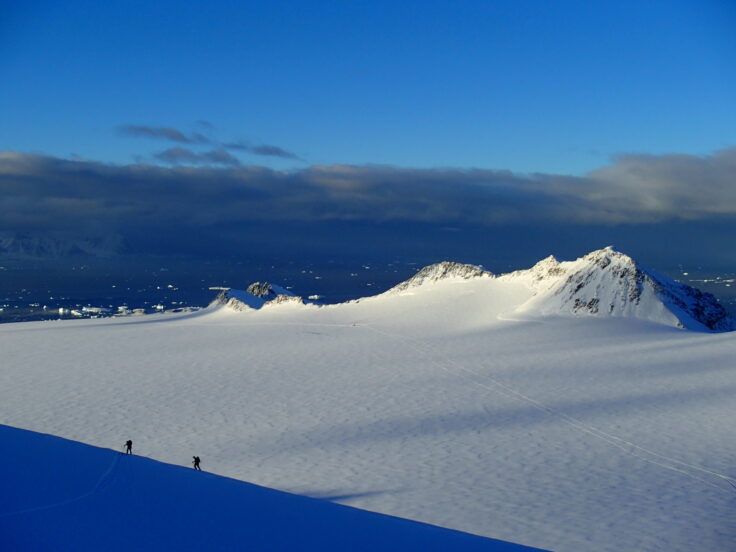 A view of a snow covered mountain