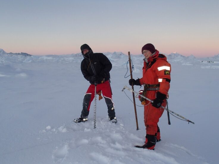 A couple of people that are skiing in the snow
